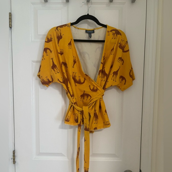ModCloth giraffe-print wrap shirt XL worn once - Picture 2 of 5